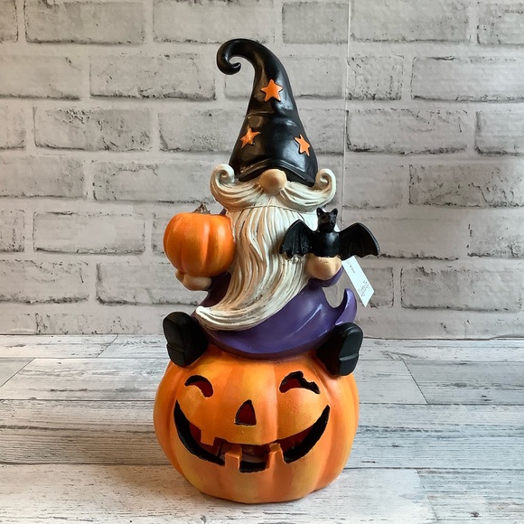 Halloween LED Resin Wizard Gnome On Pumpkin - Picture 3 of 7